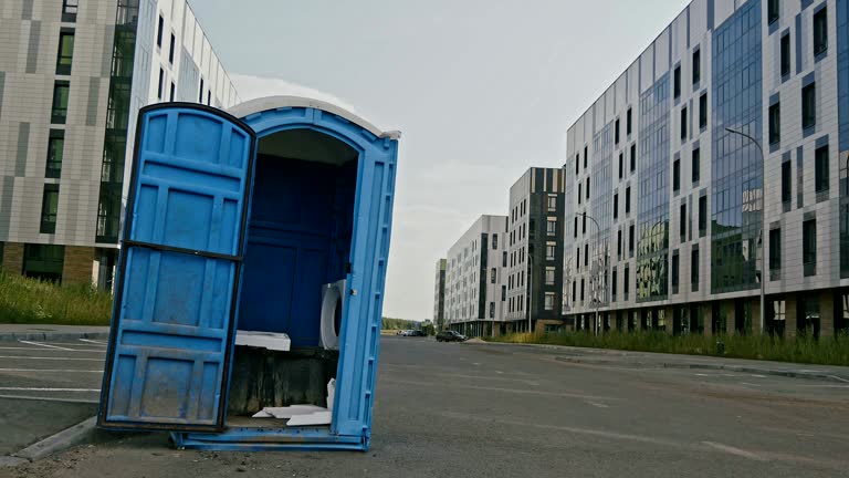 Portable Toilet Rental for Emergency Services in Montura, FL